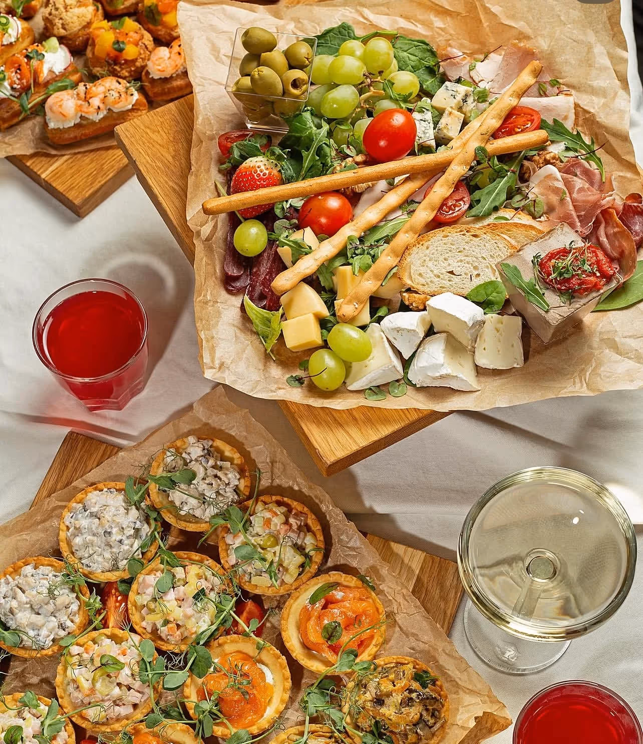 Сырная тарелка и закуски